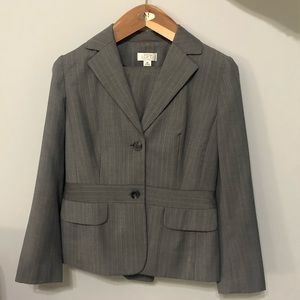 Ann Taylor Petite Women’s Suit Gray Blazer and Pants Professional